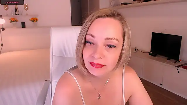 Snapshot of Tilly_Eliot chatting on November 14, 7:45 pm Tilly Eliot online show from November 14, 7:45 pm