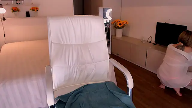 Snapshot of Tilly_Eliot chatting on December 4, 7:11 pm Tilly Eliot online show from December 4, 7:11 pm