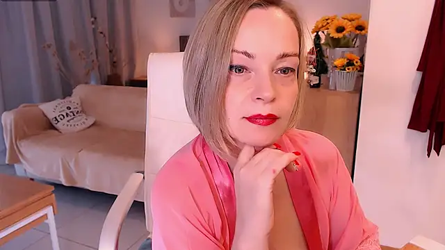 Snapshot of Tilly_Eliot chatting on December 15, 6:23 pm Tilly Eliot online show from December 15, 6:23 pm