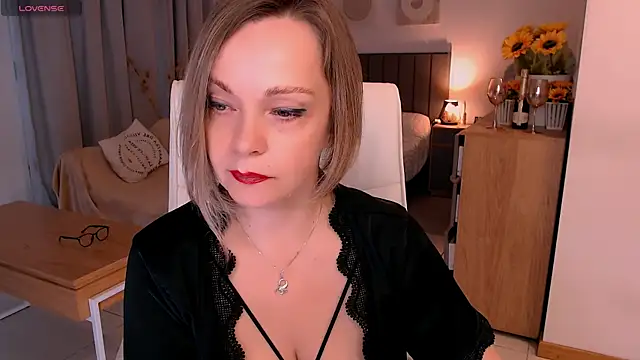 Tilly Eliot online show from July 22, 8:22 pm