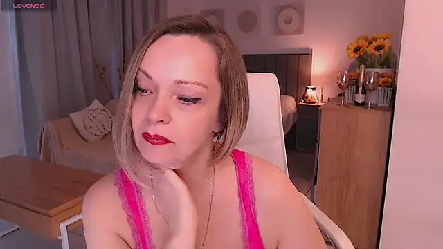 Tilly Eliot online show from July 25, 8:39 pm