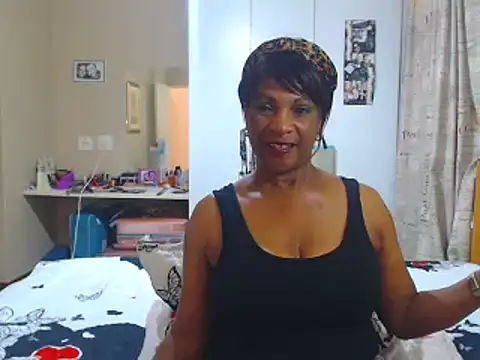Snapshot of Hotgrannyx chatting on December 10, 6:33 am Hotgrannyx online show from December 10, 6:33 am