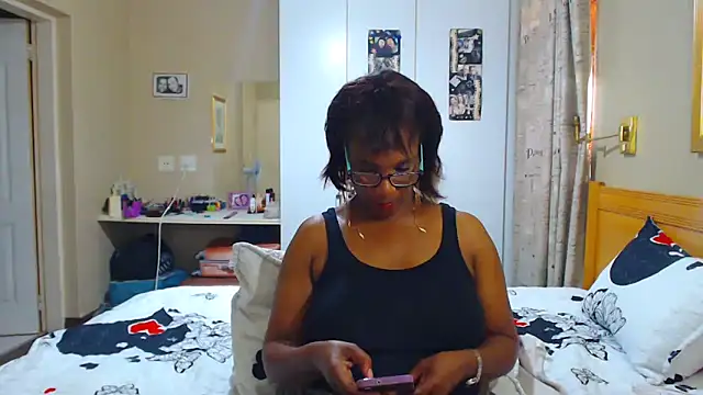 Snapshot of Hotgrannyx chatting on February 13, 11:28 am Hotgrannyx online show from February 13, 11:28 am