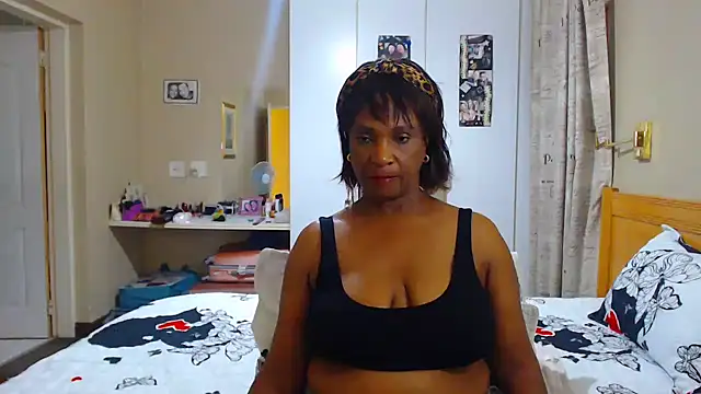 Snapshot of Hotgrannyx chatting on February 20, 1:19 pm Hotgrannyx online show from February 20, 1:19 pm