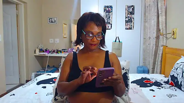 Snapshot of Hotgrannyx chatting on February 26, 6:26 am Hotgrannyx online show from February 26, 6:26 am