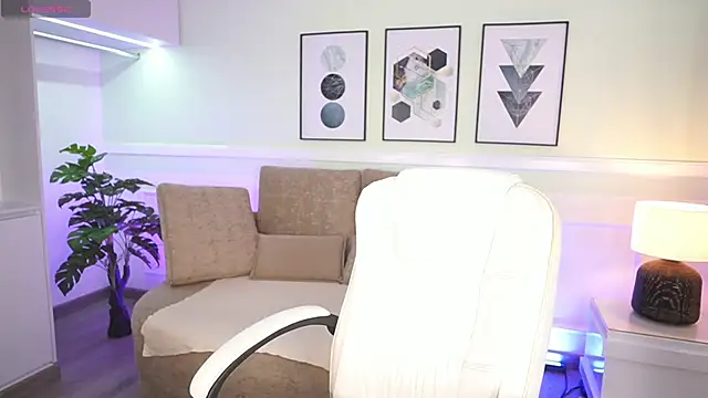 MaddyWattson online show from December 2, 11:37 am