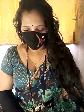 Snapshot of Rising_Smiler chatting on March 13, 10:33 am Rising Smiler online show from March 13, 10:33 am