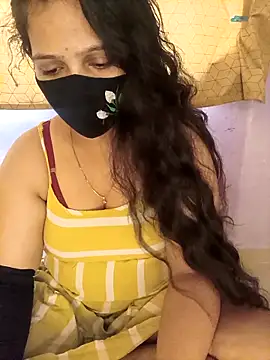 Snapshot of Rising_Smiler chatting on March 28, 10:37 am Rising Smiler online show from March 28, 10:37 am