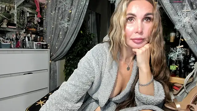 Aurora108 online show from December 5, 10:45 pm