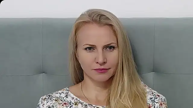 Snapshot of K__Adrienne chatting on September 30, 4:39 am K Adrienne online show from September 30, 4:39 am