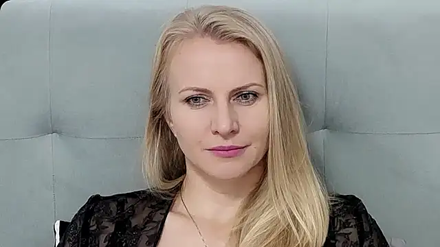 Snapshot of K__Adrienne chatting on October 13, 5:29 am K Adrienne online show from October 13, 5:29 am