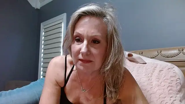 Lisaisluscious online show from December 31, 9:17 pm
