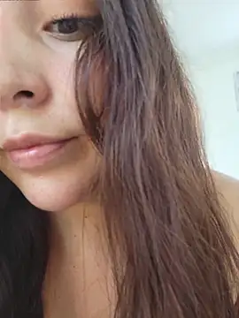 VickyHoult online show from May 17, 7:32 pm