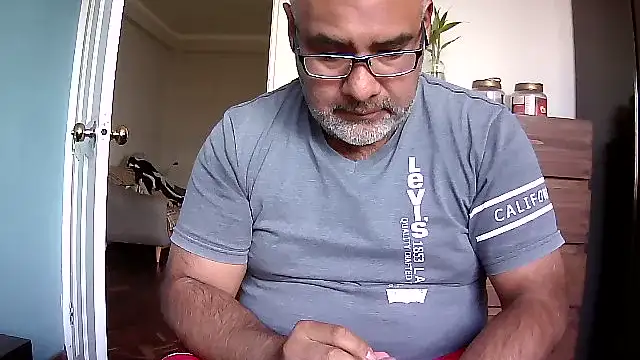 Snapshot of PhillDrake11 chatting on May 29, 3:43 pm PhillDrake11 online show from May 29, 3:43 pm