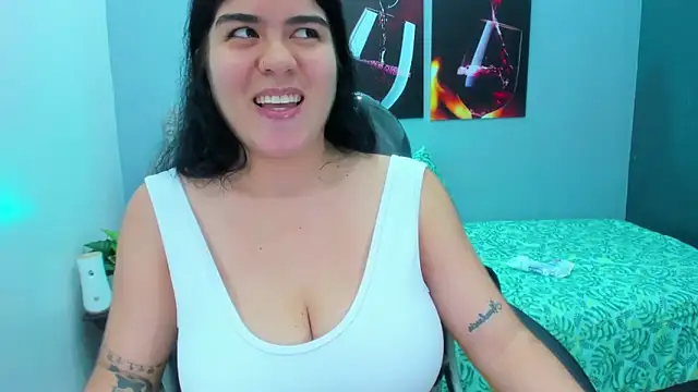 pearl weet online show from February 22, 5:46 pm