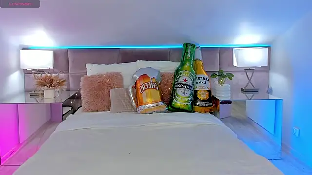 Snapshot of MiaMuse chatting on September 21, 7:15 pm MiaMuse online show from September 21, 7:15 pm