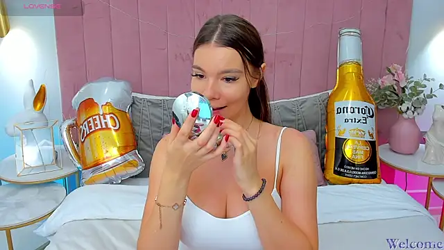 Snapshot of MiaMuse chatting on September 23, 12:19 pm MiaMuse online show from September 23, 12:19 pm