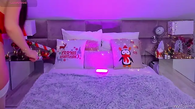 Snapshot of MiaMuse chatting on December 14, 7:40 pm MiaMuse online show from December 14, 7:40 pm