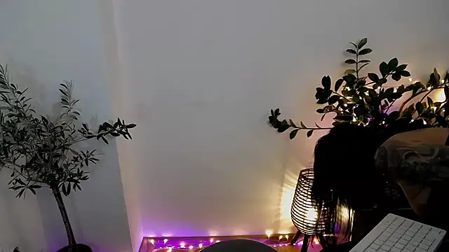 Snapshot of Xentthia chatting on November 20, 3:56 pm Xentthia online show from November 20, 3:56 pm