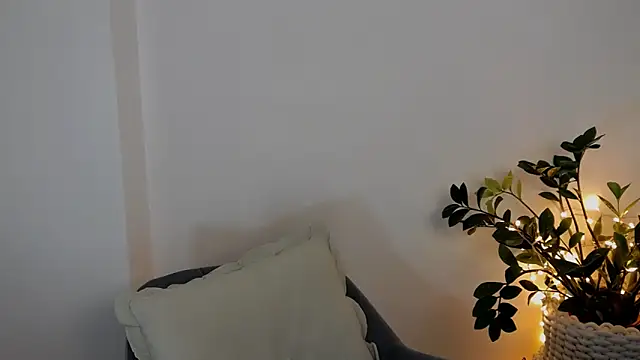 Xentthia online show from March 27, 3:45 pm