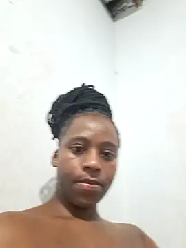 Snapshot of creamyqueen chatting on November 1, 7:05 pm creamyqueen online show from November 1, 7:05 pm