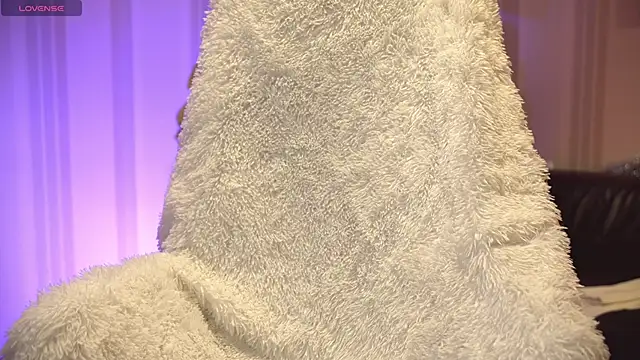 Danielle Thomas online show from December 21, 6:09 am