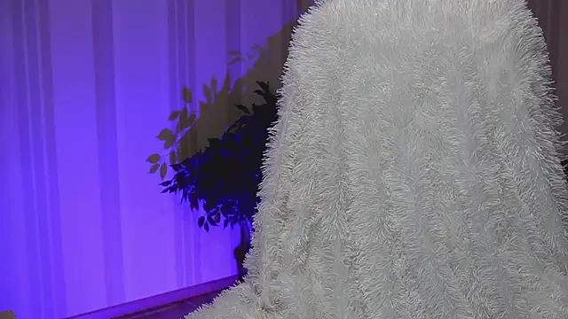 Danielle Thomas online show from March 22, 6:22 am