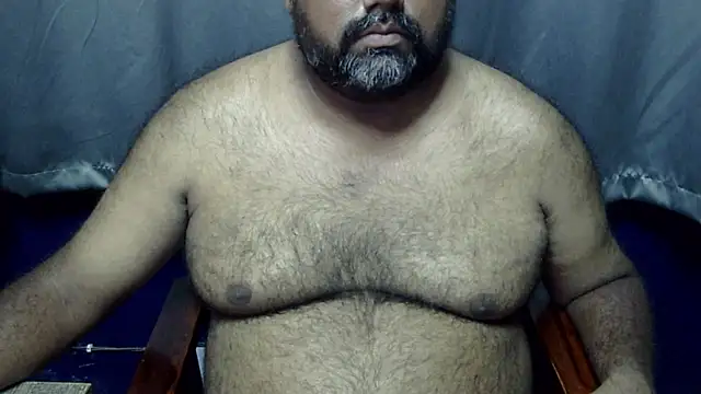 Snapshot of hairysubcub_70 chatting on October 7, 7:05 am hairysubcub 70 online show from October 7, 7:05 am