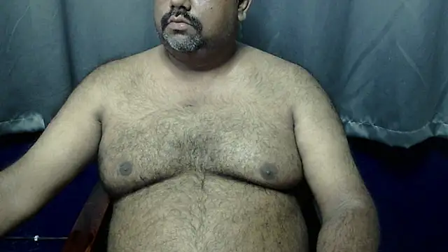 Snapshot of hairysubcub_70 chatting on October 30, 3:30 am hairysubcub 70 online show from October 30, 3:30 am
