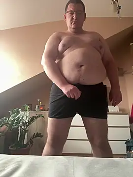 Snapshot of Tomi2244 chatting on March 30, 8:37 am Tomi2244 online show from March 30, 8:37 am