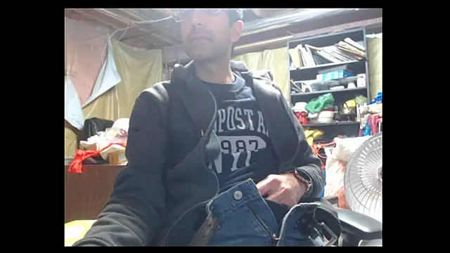 Snapshot of Gsmile1 chatting on December 21, 1:36 am Gsmile1 online show from December 21, 1:36 am