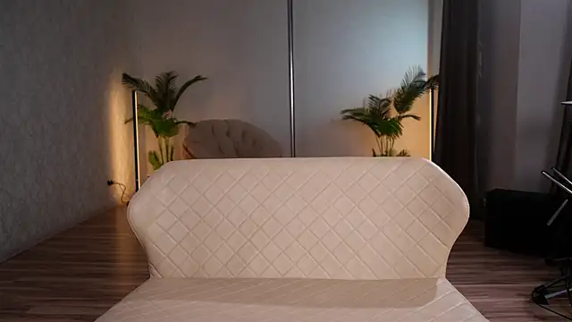 Snapshot of KittyCaitlin chatting on April 9, 1:27 am KittyCaitlin online show from April 9, 1:27 am