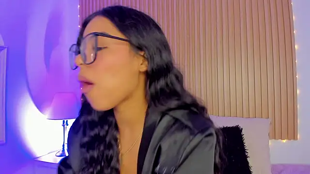 Snapshot of GenesisRuiz chatting on February 11, 1:51 pm GenesisRuiz online show from February 11, 1:51 pm