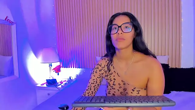 Snapshot of GenesisRuiz chatting on February 22, 4:40 pm GenesisRuiz online show from February 22, 4:40 pm