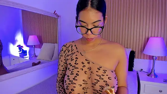 Snapshot of GenesisRuiz chatting on March 8, 9:40 pm GenesisRuiz online show from March 8, 9:40 pm