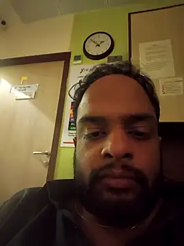 Snapshot of yashu9 chatting on March 23, 8:24 pm yashu9 online show from March 23, 8:24 pm