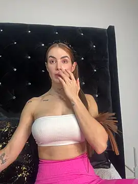 Snapshot of SofiaCarter chatting on December 28, 2:22 am SofiaCarter online show from December 28, 2:22 am