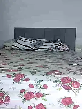 Snapshot of NeydeHotWife chatting on January 21, 5:20 pm NeydeHotWife online show from January 21, 5:20 pm