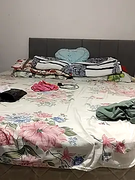 Snapshot of NeydeHotWife chatting on March 18, 11:09 pm NeydeHotWife online show from March 18, 11:09 pm