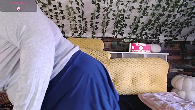 -khayaparker online show from January 15, 8:05 pm