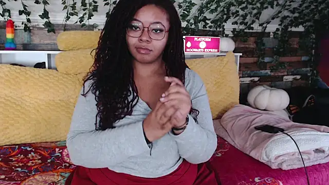 -khayaparker online show from February 10, 2:05 pm