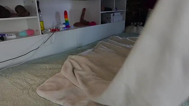 -khayaparker online show from February 20, 1:30 pm