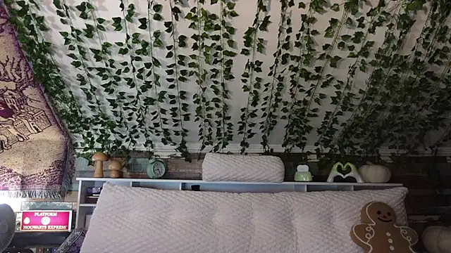 -khayaparker online show from March 12, 9:44 am