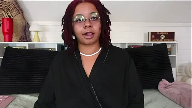 Snapshot of -khayaparker chatting on March 6, 1:18 pm -khayaparker online show from March 6, 1:18 pm