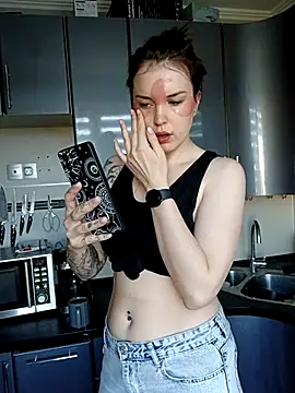 LazyTanukii online show from September 30, 5:45 am