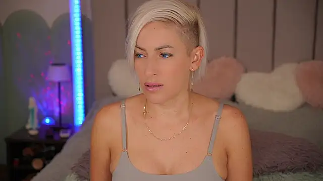 VickySecret96 online show from September 27, 4:34 pm