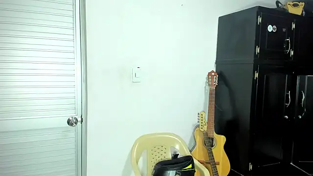 Snapshot of VincentSavage chatting on April 4, 11:13 pm VincentSavage online show from April 4, 11:13 pm