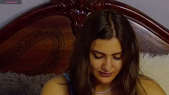 Snapshot of NicolePlay chatting on November 6, 6:25 am NicolePlay online show from November 6, 6:25 am