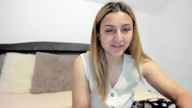 Snapshot of NicolePlay chatting on March 18, 5:32 am NicolePlay online show from March 18, 5:32 am