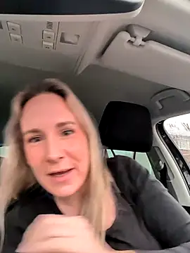 Snapshot of NaomiAndFriends chatting on February 24, 7:39 am NaomiAndFriends online show from February 24, 7:39 am